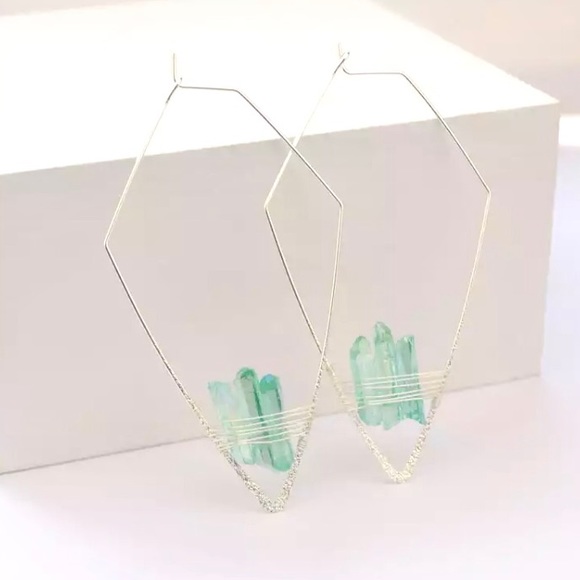 Elegant Quartz Crystal Geometric Hoop Boho Earring - Picture 15 of 16